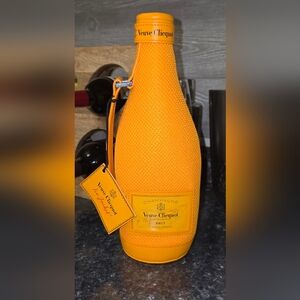 Limited Edition Orange Veuve Cliquot Seasonal Thermal Zipper Bottle Jacket! 🥂🍾